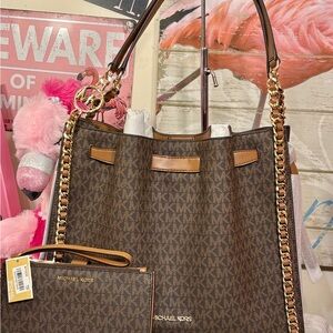 Michael Kors Large Mina 2 pc Set in brown signature. NWT.